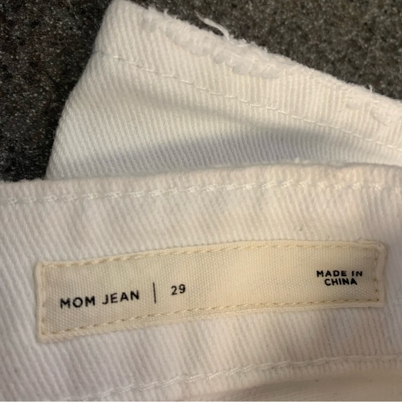 PacSun Women’s Eco White Ripped 90s Mom Jeans Size 29 - Picture 8 of 8